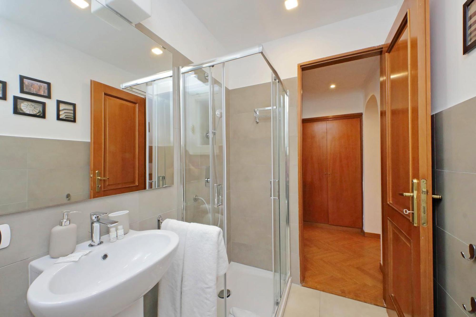Ych-Comfortable 2 Bedrooms Flat Near Colosseum Рим Экстерьер фото